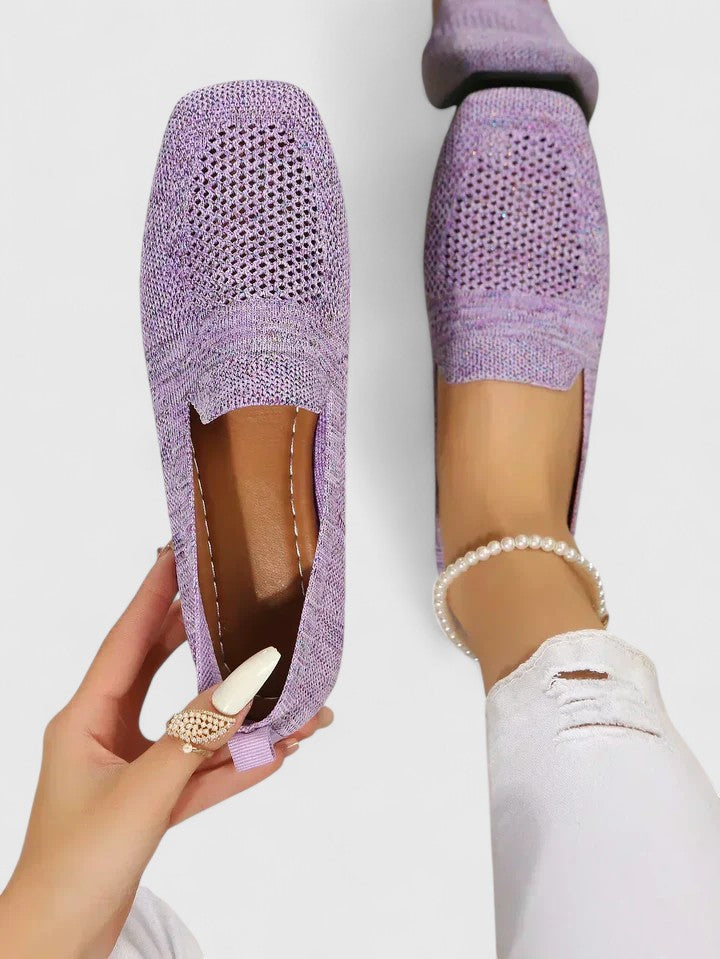 Versatile women's comfort shoes, cushioned trainers with supportive fit for casual athletic daily wear.
