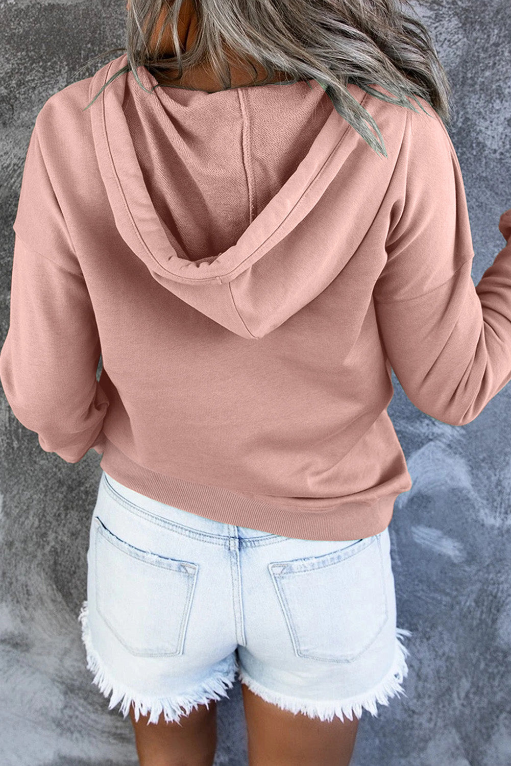 Soft women's hooded sweater, ideal for cozy casual wear. Comfortable everyday apparel.