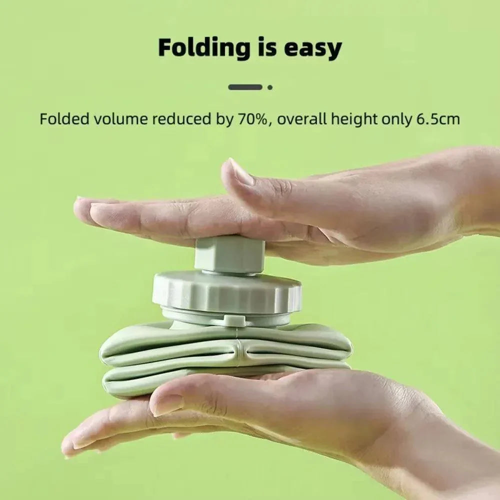 Durable silicone 20 fl oz collapsible water bottle, great for eco-friendly outdoor and gym hydration.