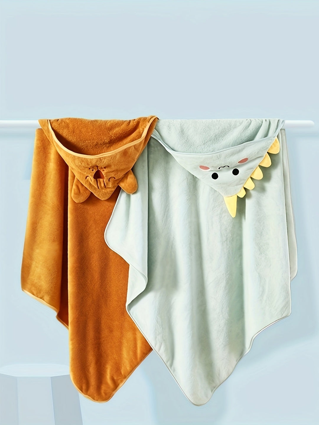 Khaki children's fast-drying hooded towel. Absorbent & ultra-soft, perfect for beach & pool.