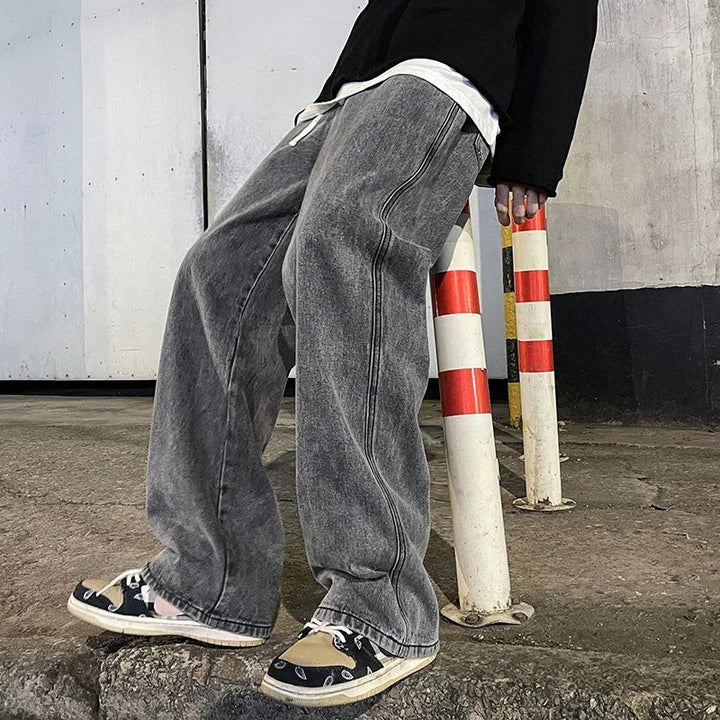 Effortless men's wide-leg jeans, relaxed fit, classic blue denim pants for comfortable everyday wear.