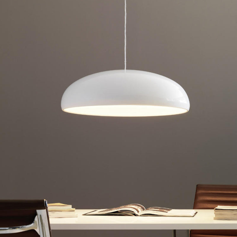 Adjustable bright LED pendant lamp, perfect for focused task or ambient living room lighting.