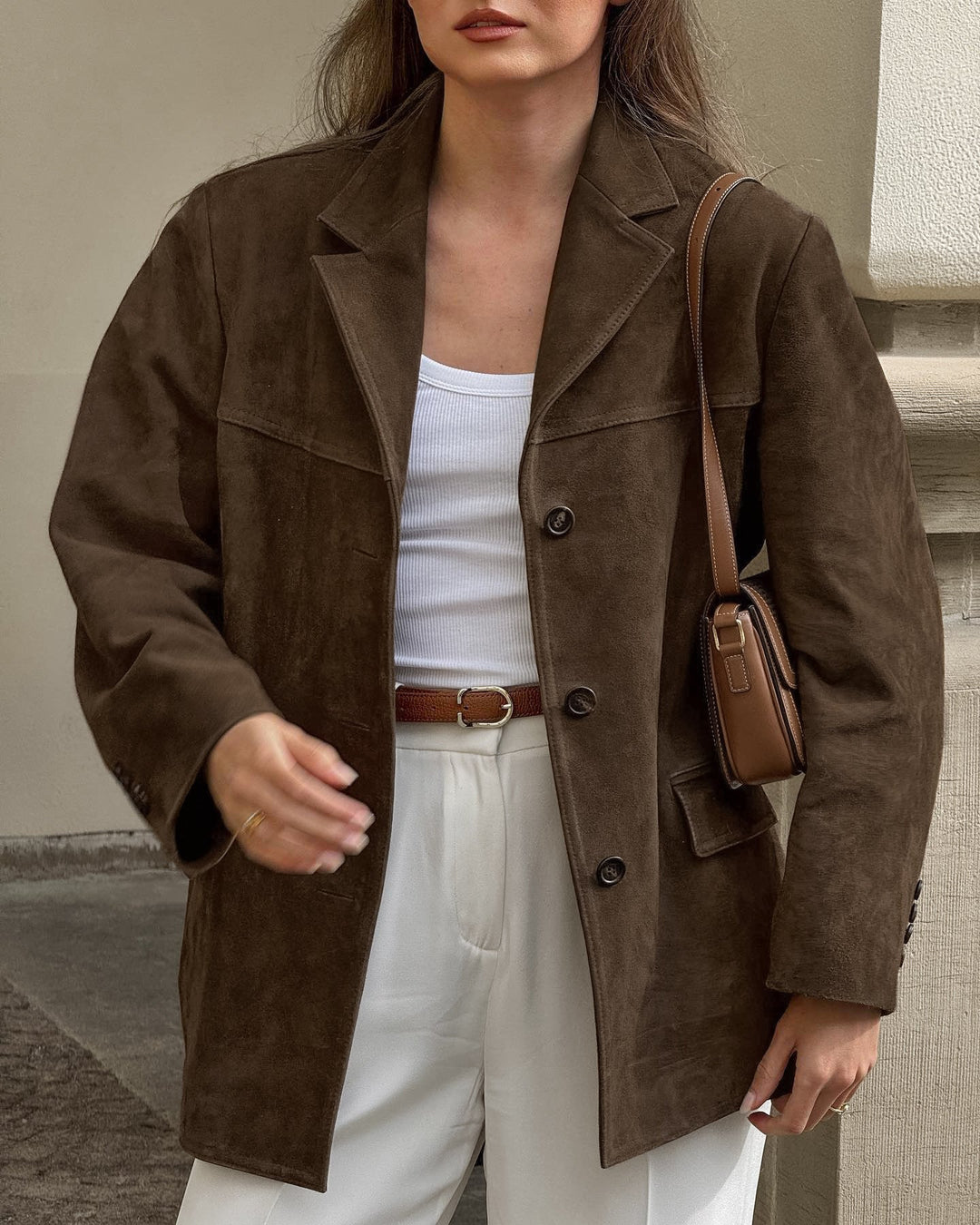 Modern women's one-button blazer, elevating any outfit with its elegant, tailored design.