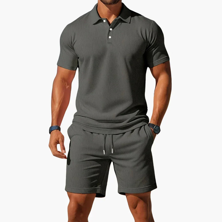 A full shot of the men's summer fashion polo & shorts set. Ideal for a refined yet relaxed look.