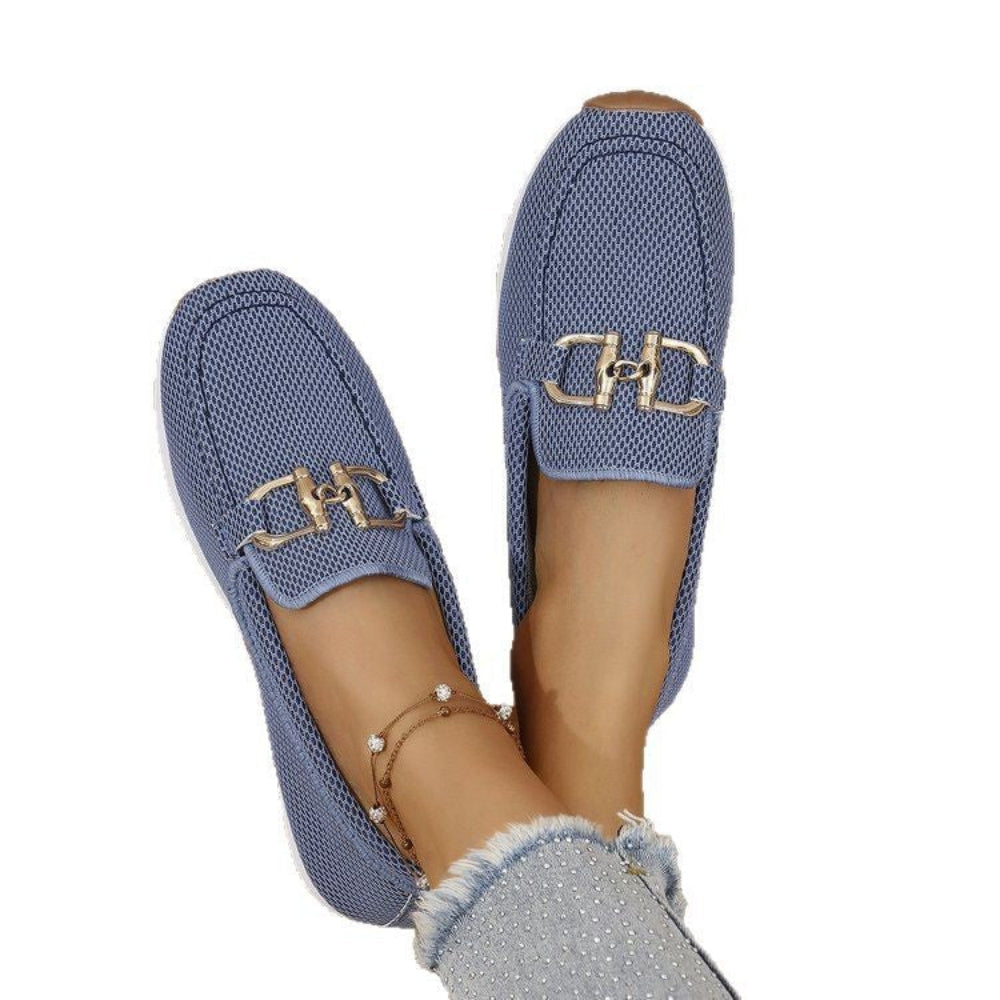 Stylish women's minimalist flat shoes, solid color, lace-up design for everyday casual comfort.