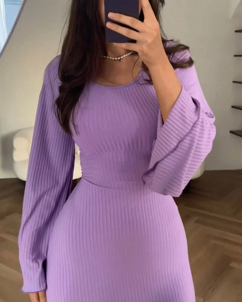 Versatile long-sleeve maxi dress for women. Ideal for casual, party, or evening occasions.