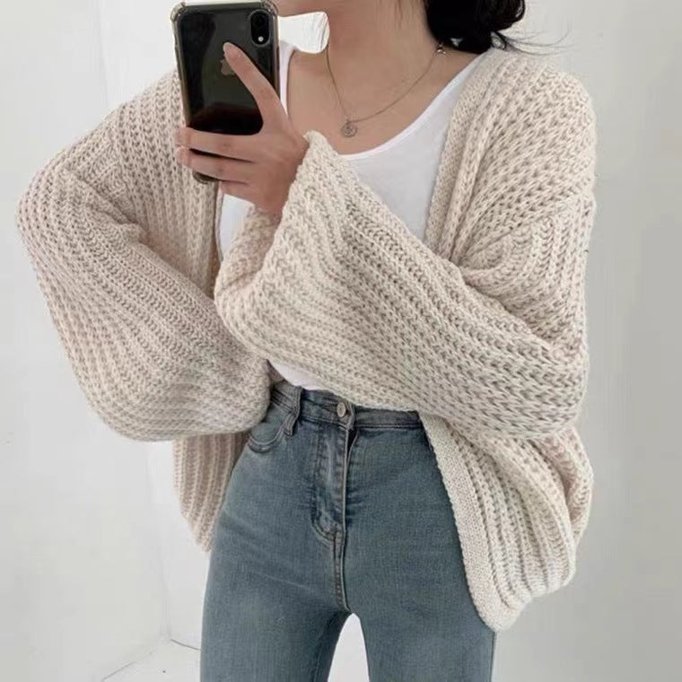 Easy-to-wear women's oversized open-front cardigan, essential for cozy autumn style.