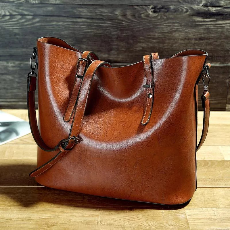 Women's vintage genuine leather shoulder handbag. Classic design, perfect for everyday use.
