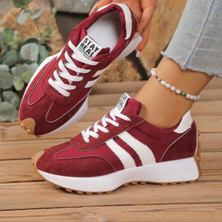 Stylish women's retro chunky platform sneakers, lace-up, orthopedic support, perfect for vintage casual wear.