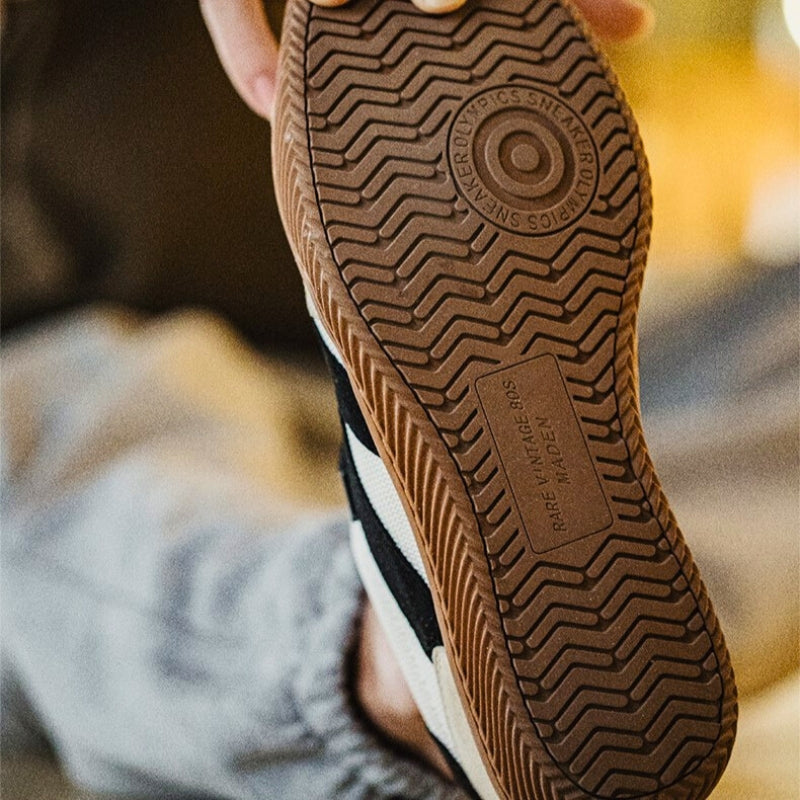 Supportive men's orthopedic sneakers, retro design, ensuring cushioned comfort for active everyday wear.