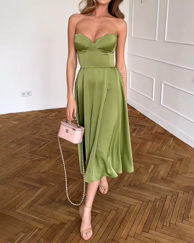 Elegant green strapless women's dress, perfect for evening parties & special occasions. Flattering fit cocktail gown.