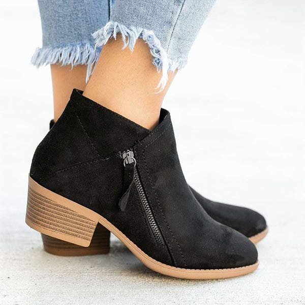Comfortable women's orthopedic Chelsea ankle boots, ideal for elegant everyday wear.
