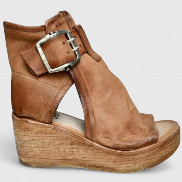 Casual women's orthopedic arch-support wedge sandals for versatile summer comfort and style.