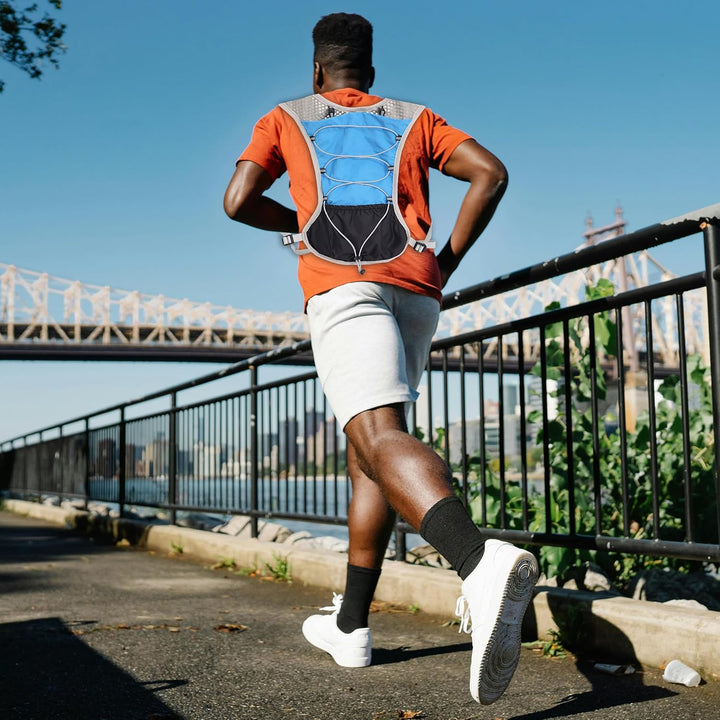 Dravien ultra-light hydration vest, 2L water bladder, ergonomic for comfortable running.