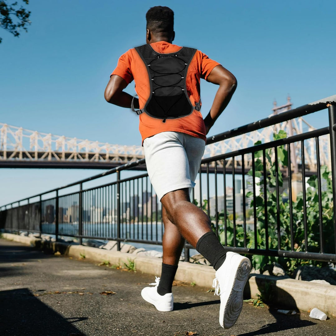 Performance Dravien hydration running vest for athletes, 2L water bladder for long runs.