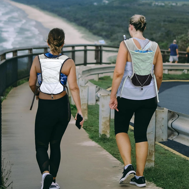 Unisex Dravien hydration vest for performance, ultra-light design with a 2L water bladder.