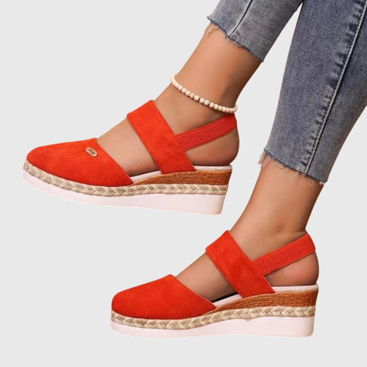 Women's orthopedic comfort sandals, open-toe with arch support & adjustable fit for summer and everyday wear.