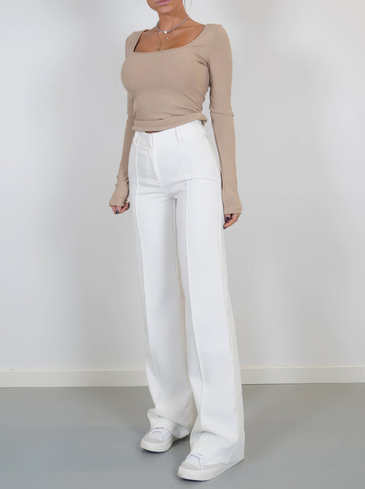 Flowing women's wide-leg trousers, a stylish bottom with a modern look and ultimate comfort.