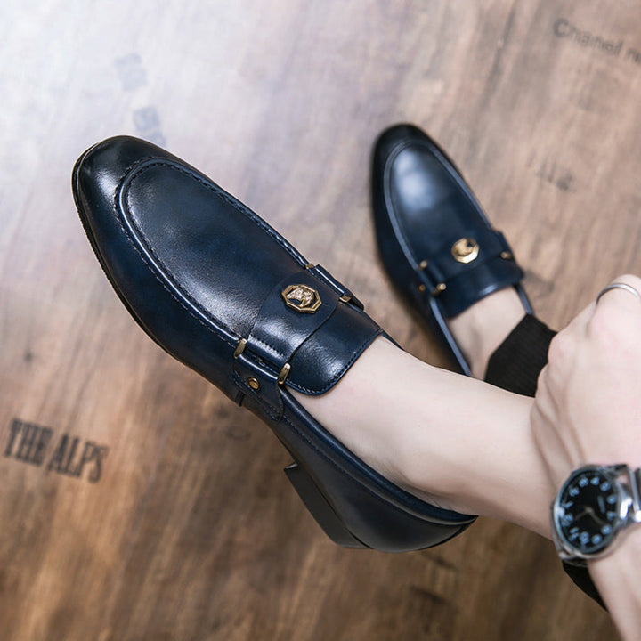 Elegant men's dress shoes: comfortable slip-on loafers featuring a sleek metal buckle for a classic look.