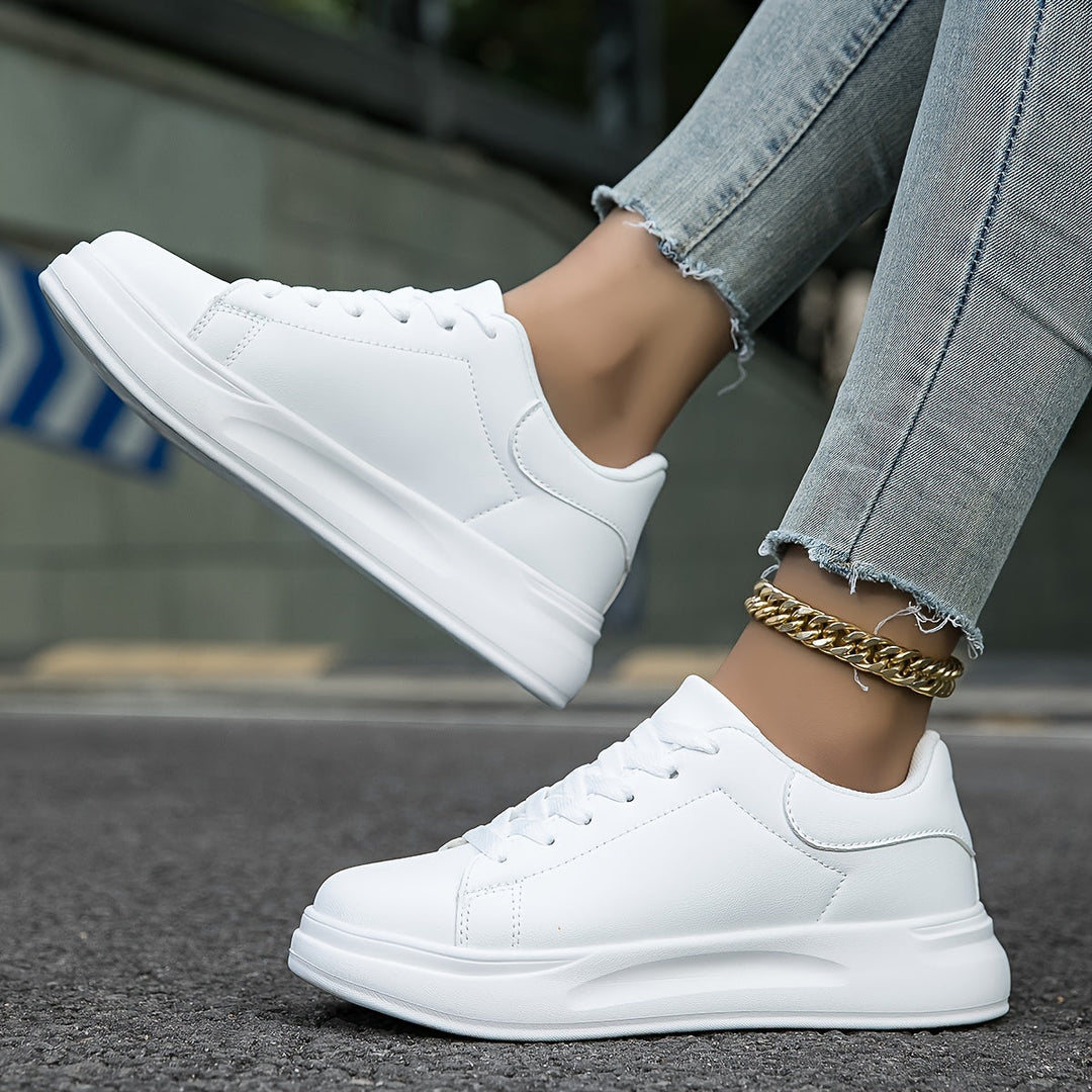 Stylish women's athletic casual sneakers with cushioned arch support design.