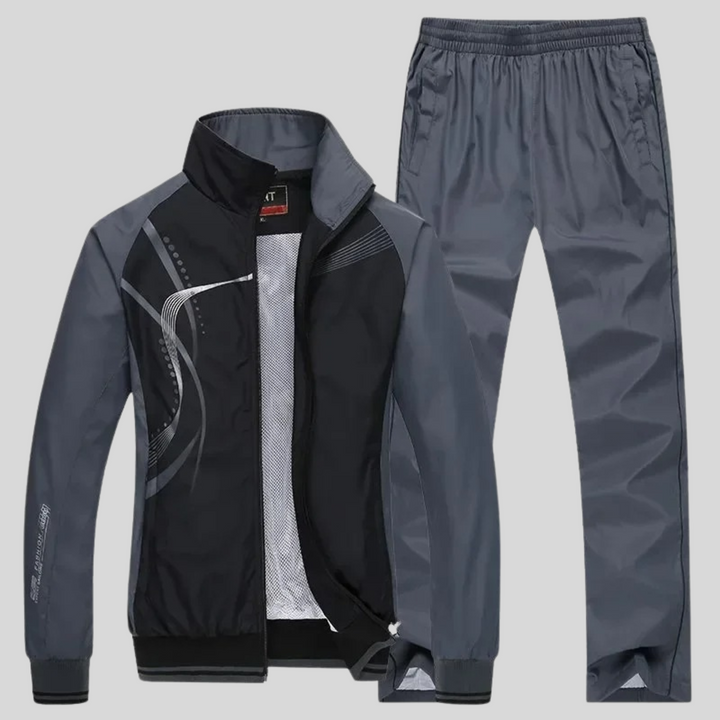 Comfortable mens leisure wear two-piece set, perfect for travel outfits or relaxed casual wear.