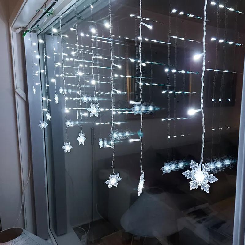 Ambiance-setting LED snowflake fairy lights for cozy indoor & outdoor gatherings.