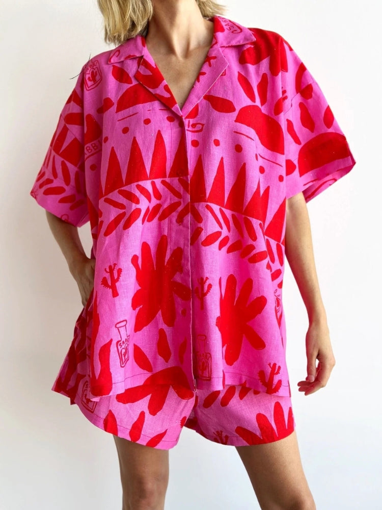Chic women's pink short sleeve matching set. Trendy two-piece summer outfit for a stylish and versatile look.