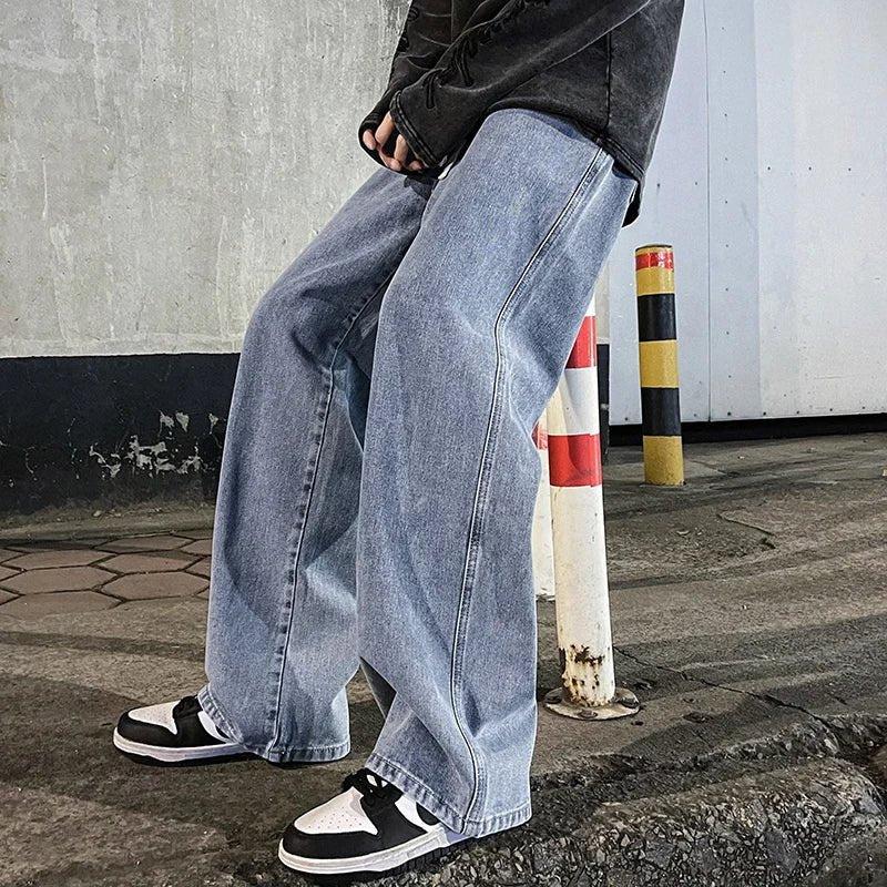 Stylish men's wide-leg jeans, relaxed baggy fit denim perfect for streetwear & urban fashion.