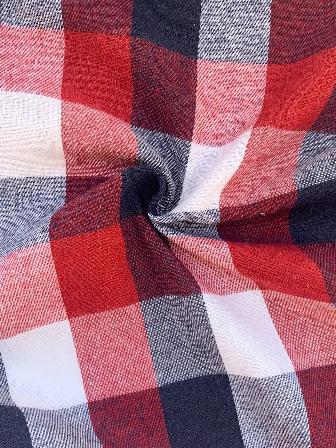Women's long sleeve buffalo check shirt, relaxed fit, perfect for cozy fall & winter outfits.