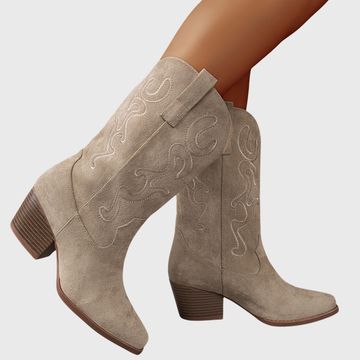 Chic wide-calf women's western boots, comfortable cowboy style with a fashionable block heel.