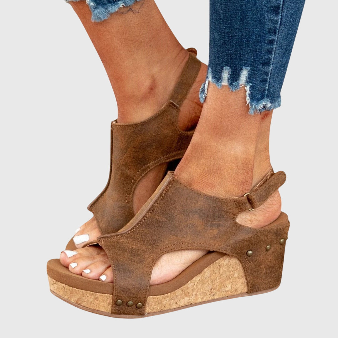 Elegant and casual women's open toe sandals, with orthopedic support and adjustable fit for summer.