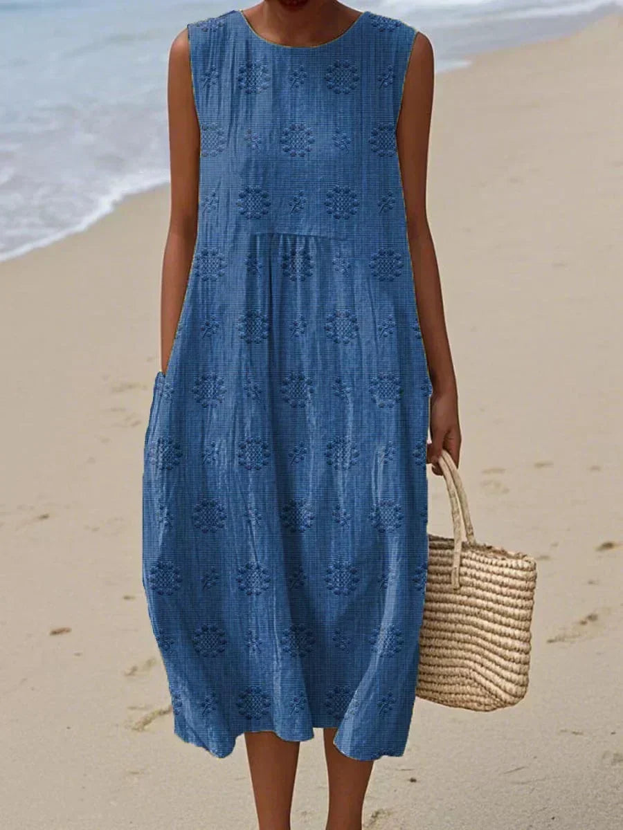 Comfortable women's sleeveless summer pocket dress, versatile for spring fashion, casual outings, or vacation.