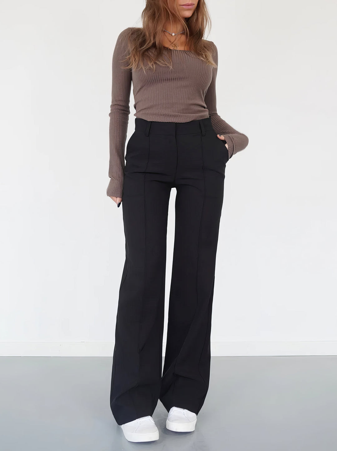 Elastic waist wide-leg pants for women. Relaxed fit, comfortable, and chic everyday style.