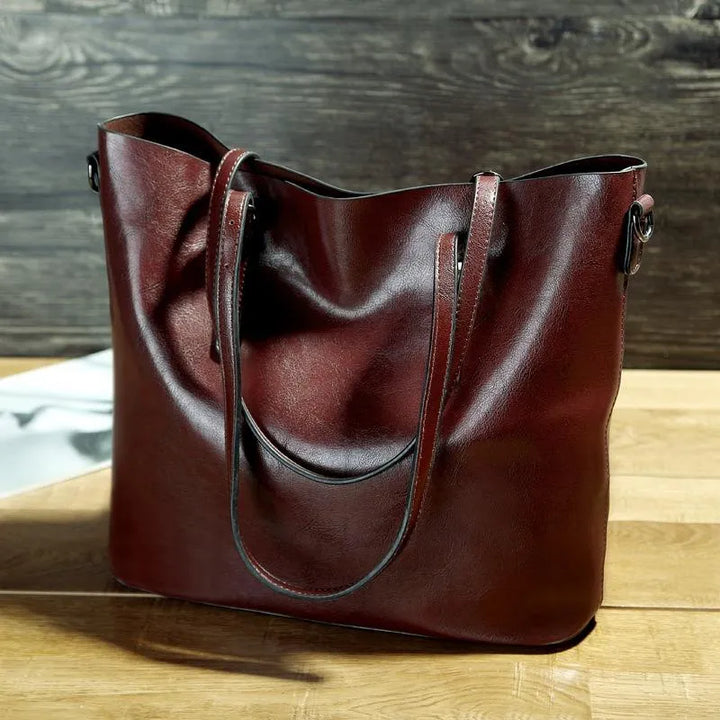 Elegant women's genuine leather handbag. Vintage style shoulder bag, ideal for daily essentials.