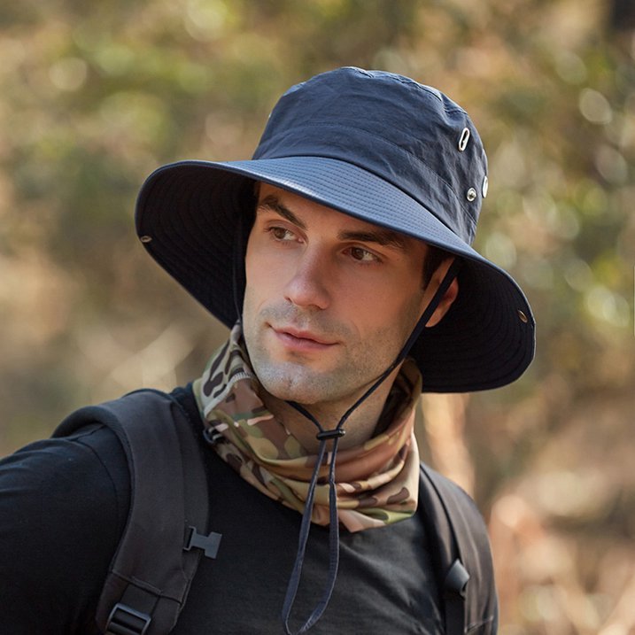 Adventure sun hat, unisex, with UV protection. Breathable, wide brim, adjustable for outdoor sports.