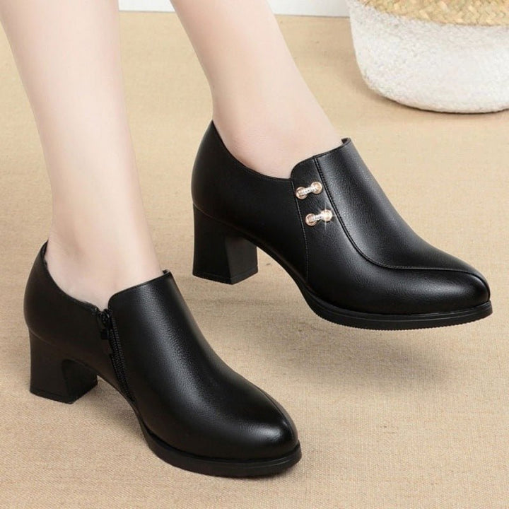 Chic women's leather ankle boots with block heel & rounded toe, perfect for comfortable everyday style.