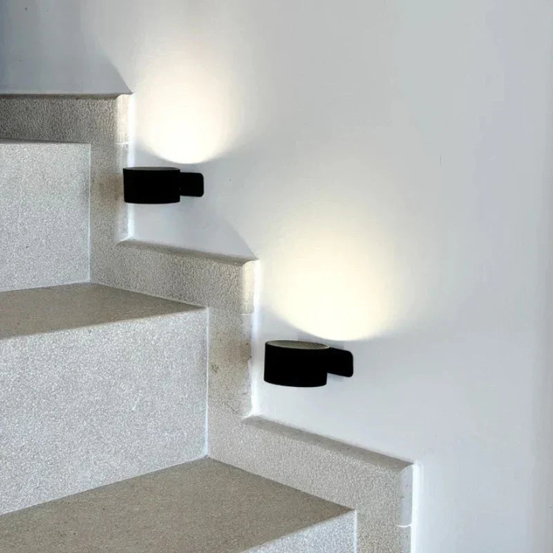 Rechargeable wall lamp, modern design, dimmable LED, rotatable for optimal light direction.