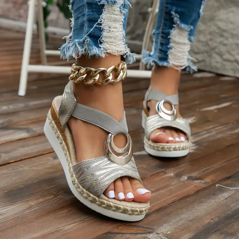Versatile women's sandals offering all-day comfort. Stylish slip-on design for everyday and summer walking.