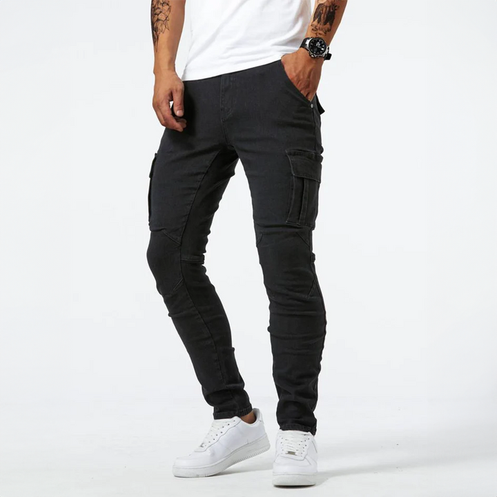 Men's comfort-fit stretch denim cargo pants, perfect for a relaxed urban style and active movement.