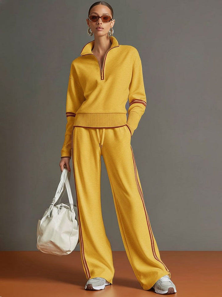Comfortable women's two-piece loungewear set. Oversized top & wide-leg pants for stylish everyday wear.