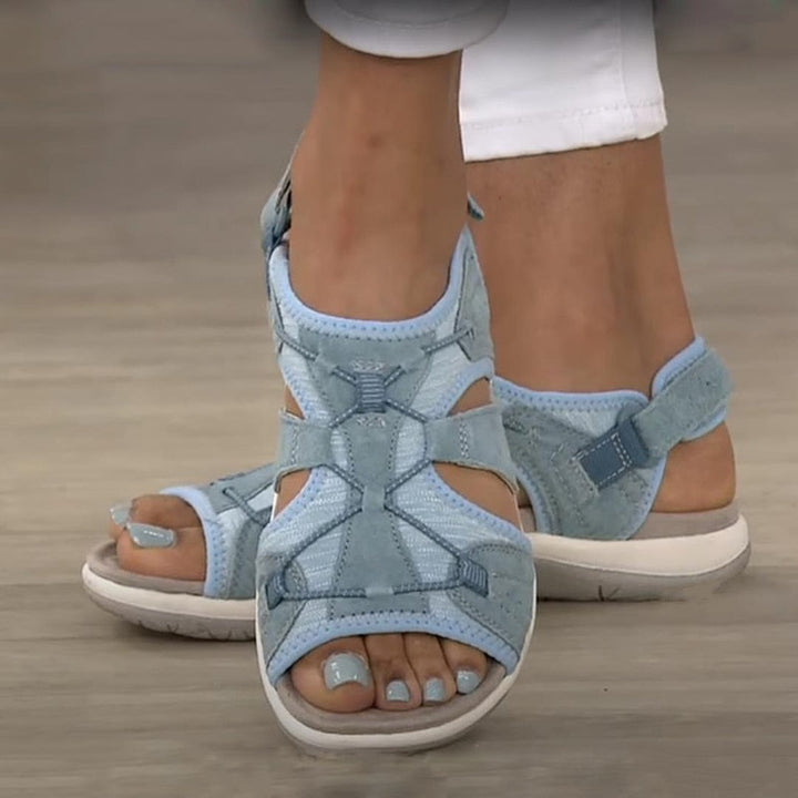 Women's sporty sandals: comfortable, supportive, and adjustable for everyday summer wear.