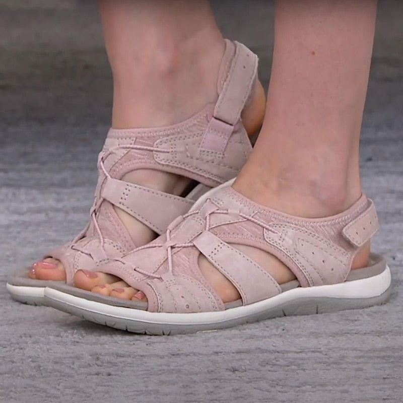Sporty women's sandals: adjustable, comfortable, and perfect for walking or casual wear.