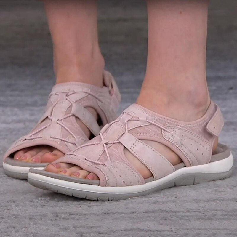 Women's summer footwear: comfortable, open-toe sporty sandals for versatile use.
