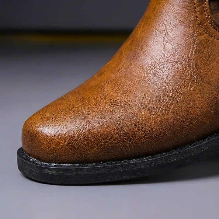 Versatile men's handcrafted leather boots for comfort and style. Classic design, ankle-height, and robust traction sole.