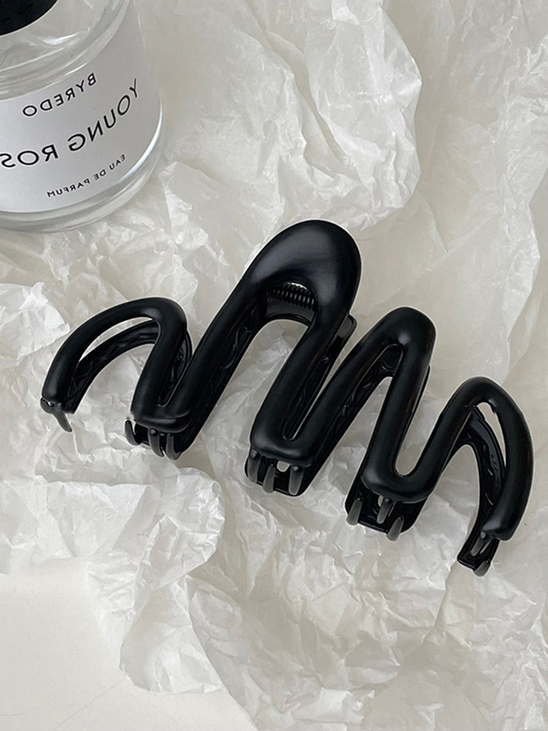 Unique Fluid Wave design hair claw for women. Elegant metal hair clip for secure updos & stylish finishing touches.