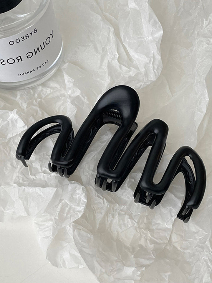 Unique Fluid Wave design hair claw for women. Elegant metal hair clip for secure updos & stylish finishing touches.