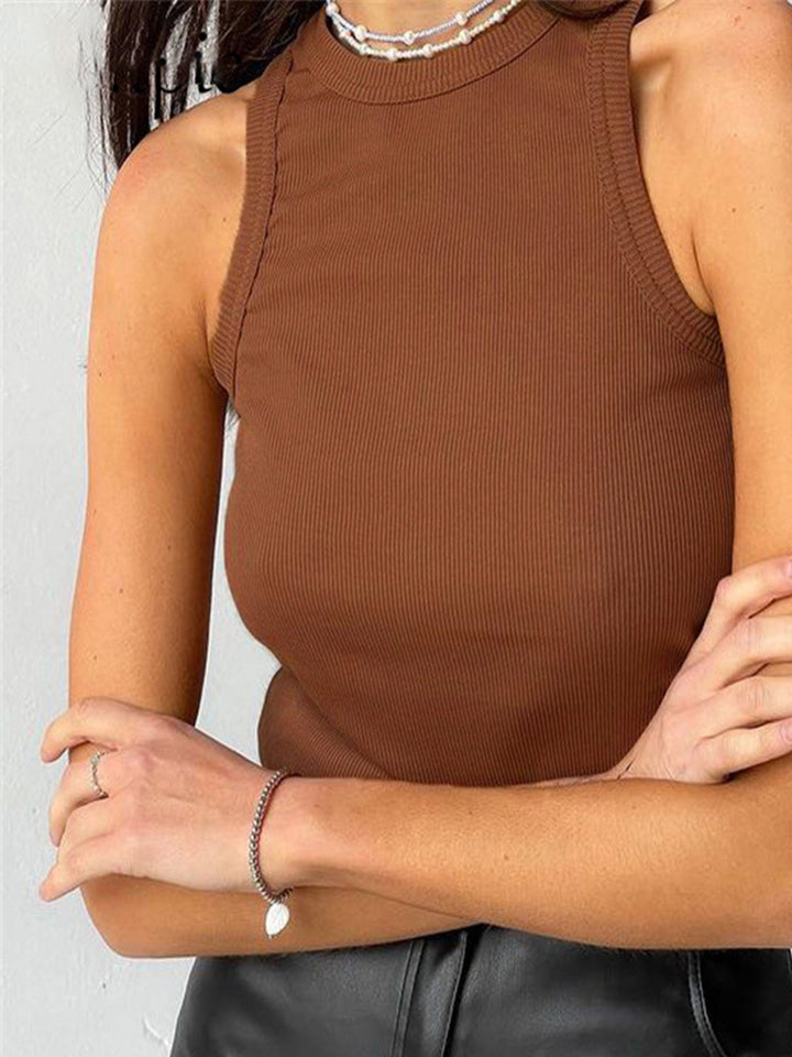 Essential women's fitted ribbed crop tank, sleeveless and modern, perfect for effortless summer layering.