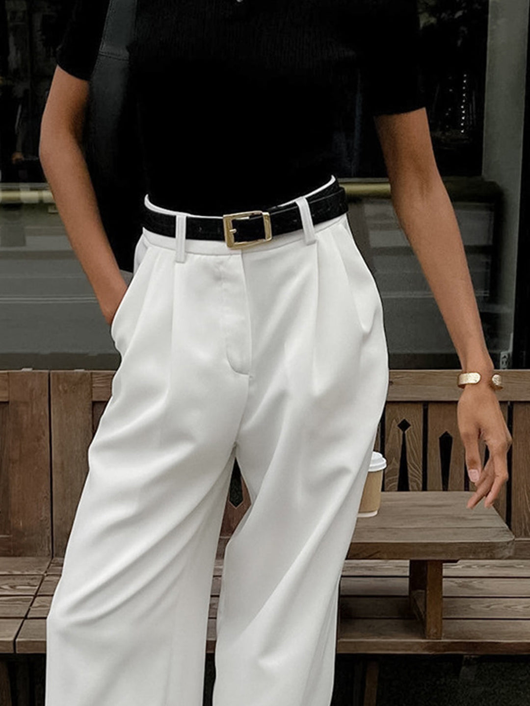 Elegant wide-leg pants for women, high-waist, flowy fabric for a sophisticated, comfortable style.