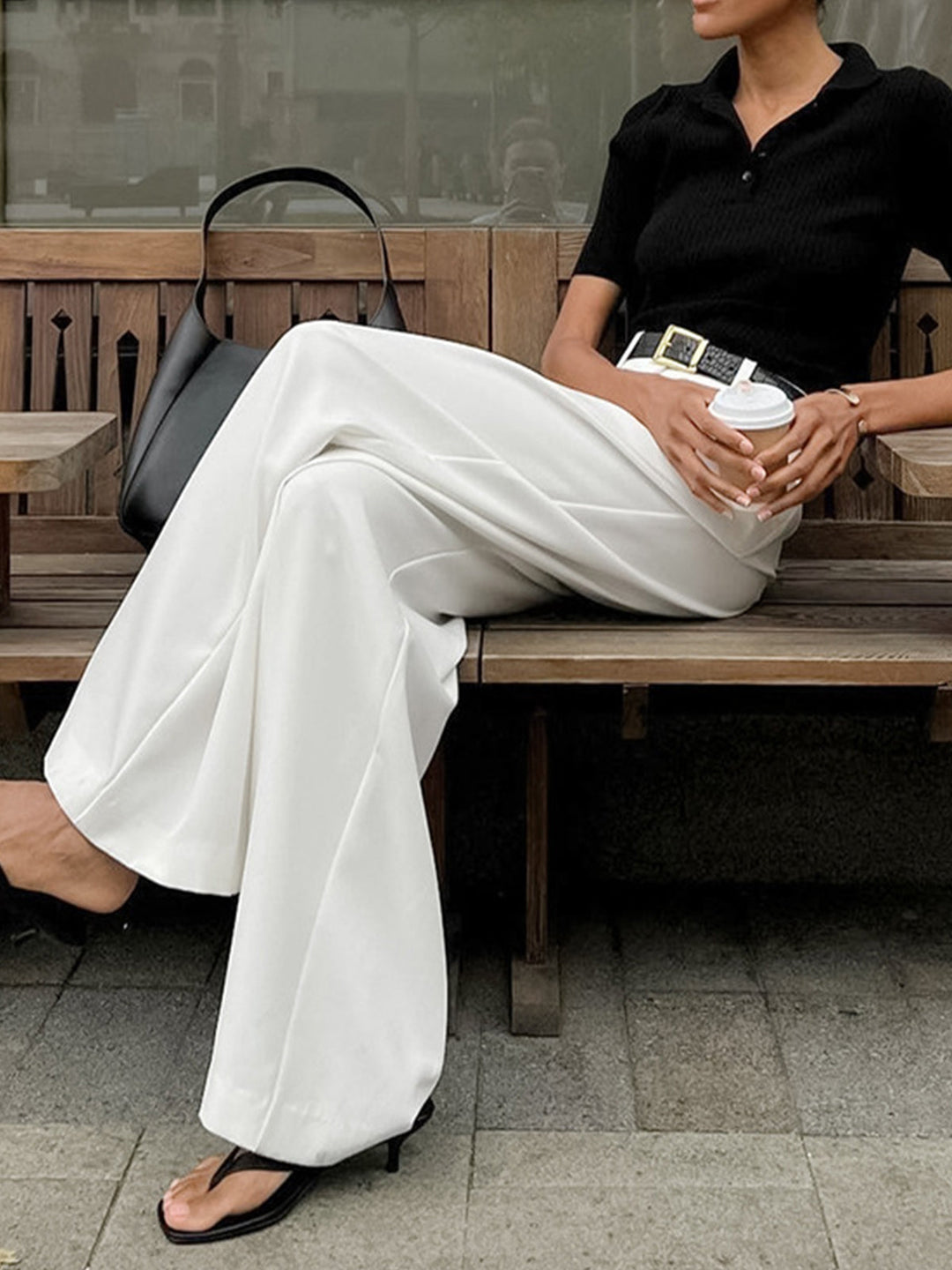 Comfortable women's flowy wide-leg trousers, high-waist, suitable for office and relaxed settings.