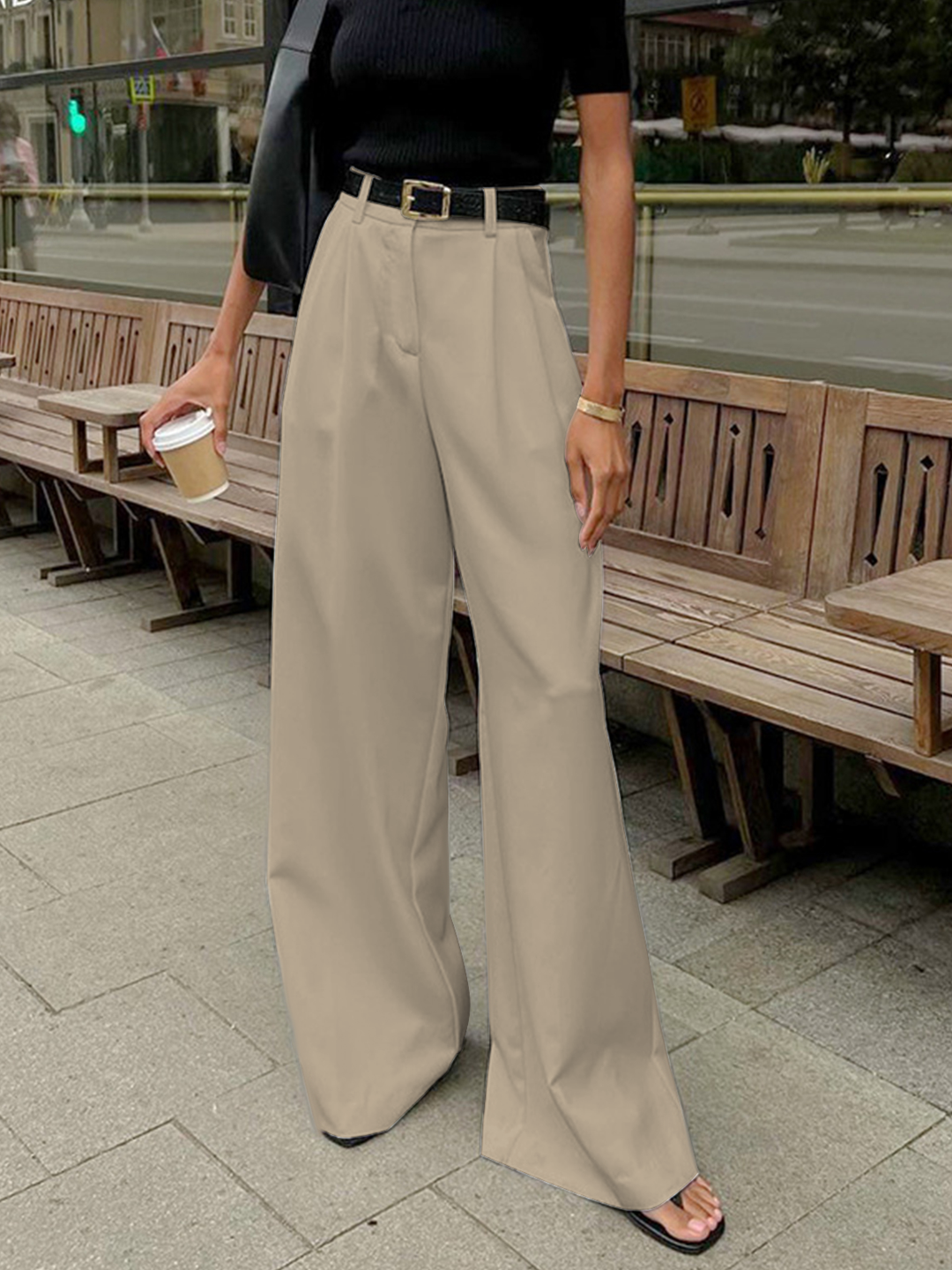Elegant flowy wide-leg pants for women, versatile office attire or stylish everyday wear.